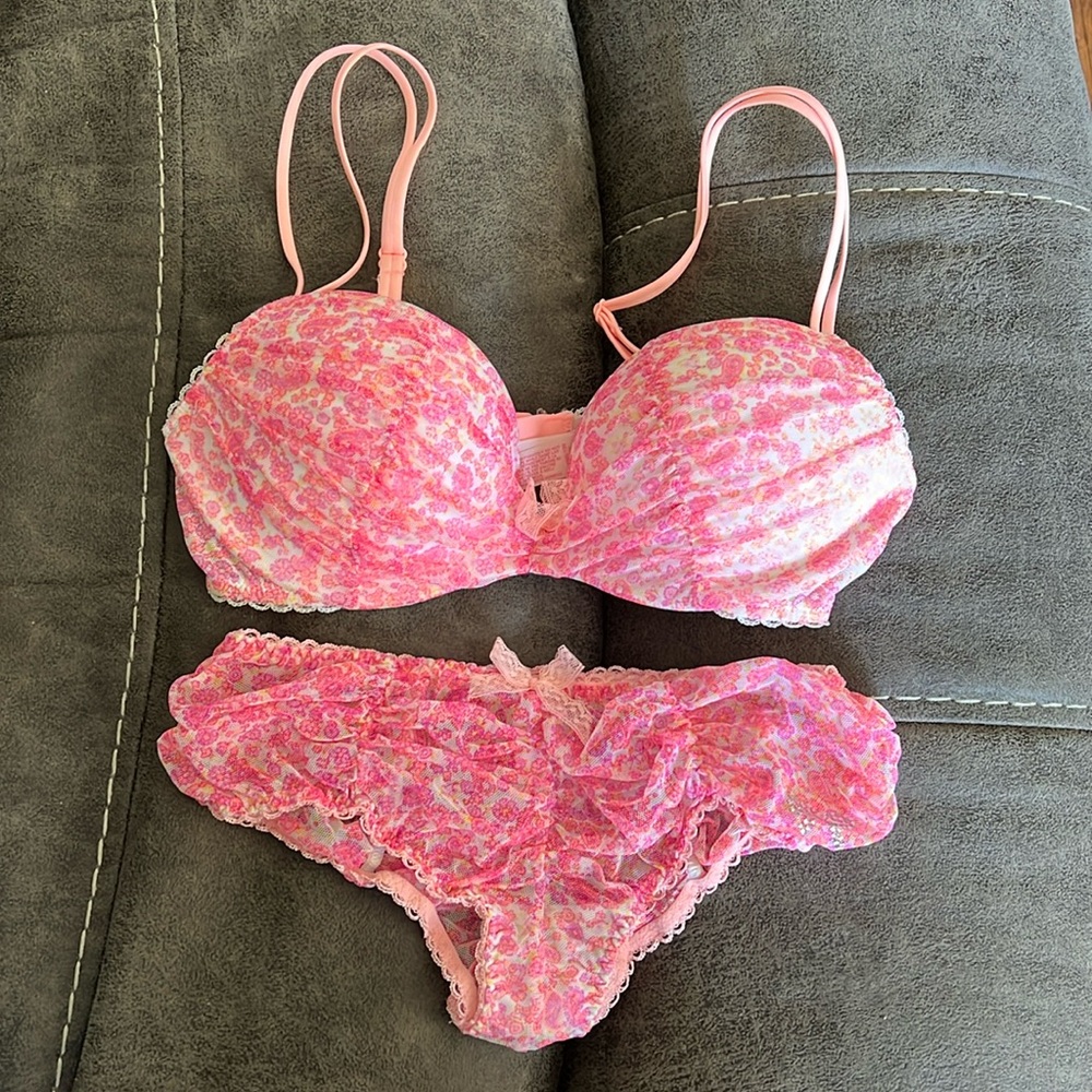Victoria Secret Padded Demi bra panty set